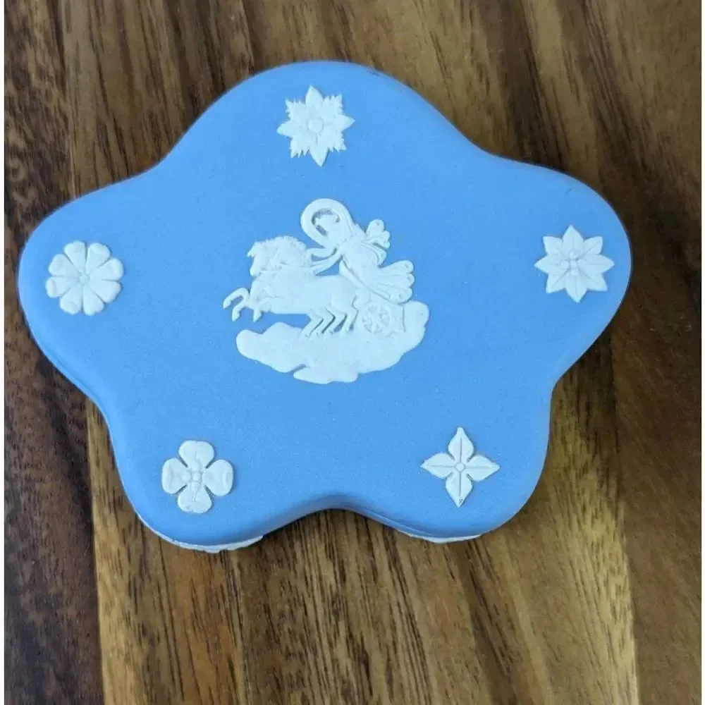Wedgwood Pentafoil Jasperware Candy Box Pale Blue Cloud Shape 4